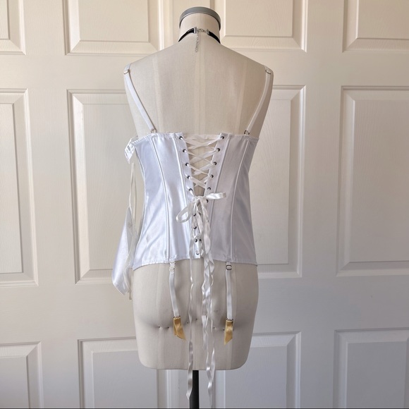 Fredrick’s of Hollywood corset with matching g-string - white & gold cheetah - Picture 4 of 11